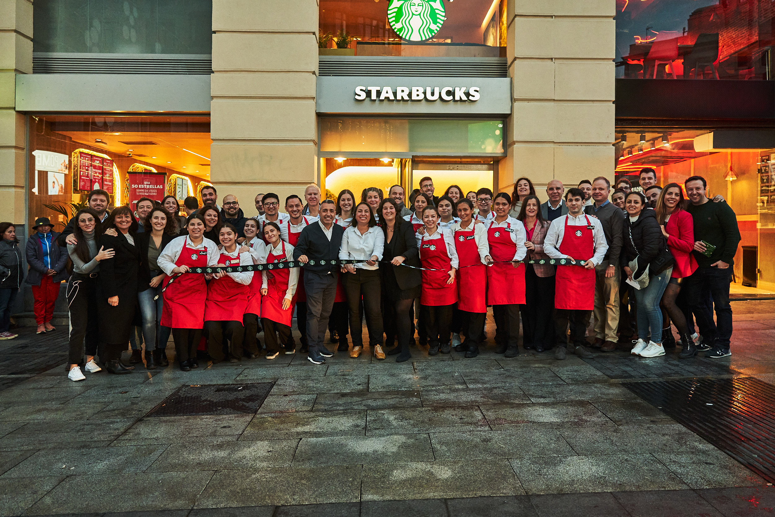 Starbucks apoya a Acción contra el Hambre en la inauguración de su flagship en Madrid